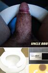 เทียบได้กับปรมาจารย์ไก่ยักษ์ในยุโรปและอเมริกา [Uncle BBB] บน Twitter ไก่นั้นหนาพอ ๆ กับปลายแขนของหญิงสาวและหญิงสาวสวมนาฬิกาอันโด่งดังบนไก่ของเธอก็กระตุกกับทาสที่สามีซึ่งภรรยามีชู้