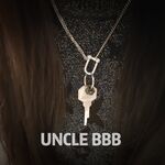 เทียบได้กับปรมาจารย์ไก่ยักษ์ในยุโรปและอเมริกา [Uncle BBB] บน Twitter ไก่นั้นหนาพอ ๆ กับปลายแขนของหญิงสาวและหญิงสาวสวมนาฬิกาอันโด่งดังบนไก่ของเธอก็กระตุกกับทาสที่สามีซึ่งภรรยามีชู้