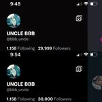 เทียบได้กับปรมาจารย์ไก่ยักษ์ในยุโรปและอเมริกา [Uncle BBB] บน Twitter ไก่นั้นหนาพอ ๆ กับปลายแขนของหญิงสาวและหญิงสาวสวมนาฬิกาอันโด่งดังบนไก่ของเธอก็กระตุกกับทาสที่สามีซึ่งภรรยามีชู้
