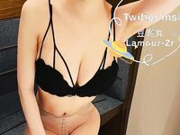 Twitter China Eastern Airlines flight attendant's best stewardess [Bean Niwan] Welfare private photoshoot, footjob and sex, the goddess is really horny, 170 perfect long legs and gun mount