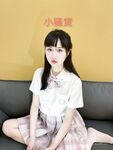 Top nữ người mẫu lộ mặt và tiết lộ bí mật! Hàng ngàn người muốn mua toàn cảnh nữ thần với hàng triệu người hâm mộ [Huan'er]. Cô ấy có ngoại hình đẹp và dáng người, được các chúa vàng yêu thích. Cô ấy huấn luyện con chó cái nhỏ bằng một chiếc bánh kem.