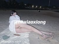 활기차고 유쾌하며 초순수 여신! 얼굴을 살짝 보여주는 작은 트위터 미인 [리틀 베어 BB]는 보너스입니다. 그녀는 흰색과 분홍색이며 Ziwei는 풋잡과 섹스가 매우 뛰어납니다.