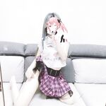 可爱00后小母狗『穷穷酱』被爸爸肏的流了好多水水，粉粉嫩嫩干干净净的小粉嫩鲍鱼被大屌抽查太反差了