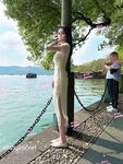 Dewi terkemuka yang kelihatan bintang "menarik telinganya" dipenuhi dengan ayam jantan besar seorang lelaki, yang dilincirkan dan basah, dan farajnya dilincirkan dan hangat daripada orang luar, dewi itu diam-diam seorang jalang yang perlu disetu
