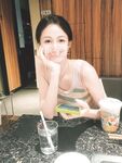 Dewi terkemuka yang kelihatan bintang "menarik telinganya" dipenuhi dengan ayam jantan besar seorang lelaki, yang dilincirkan dan basah, dan farajnya dilincirkan dan hangat daripada orang luar, dewi itu diam-diam seorang jalang yang perlu disetu