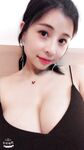 สาวสวยหน้าอกใหญ่ดูดหน้าอกและบีบน้ำนมออกจากขวด