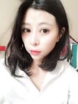 สาวสวยหน้าอกใหญ่ดูดหน้าอกและบีบน้ำนมออกจากขวด