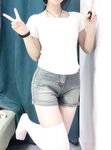 極品女大生04年清純小姐姐【胡椒籽】戴著斯文眼鏡學生服滿身淫字坐插假屌V字手勢翻白眼非常反差