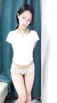 極品女大生04年清純小姐姐【胡椒籽】戴著斯文眼鏡學生服滿身淫字坐插假屌V字手勢翻白眼非常反差