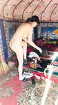 큰 가슴과 기운찬 엉덩이를 가진 귀여운 여신이 자신의 섹스를 과시하고 야외에서 섹스를 합니다.