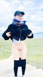 큰 가슴과 기운찬 엉덩이를 가진 귀여운 여신이 자신의 섹스를 과시하고 야외에서 섹스를 합니다.