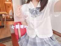 loli ตัวเมียตัวน้อยคล้ายมนุษย์ "Sweet Temptation Sauce" เป็นสาวงามในโรงเรียนที่ละเอียดอ่อนซึ่งพ่อโต้งของเธอใช้เป็นถุงยางอนามัย
