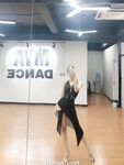 小情侣日常做爱SM爱自拍，21岁的小女友-佳慧被调教成小母狗各种玩