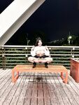 推特露臉人間胸器【反骨PP】放飛自我，各種人前極限露出，調教喝尿放尿也很母狗