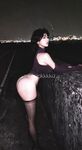推特露臉人間胸器【反骨PP】放飛自我，各種人前極限露出，調教喝尿放尿也很母狗