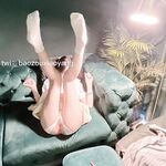 Ang sobrang malambing at inosenteng maliit na asong si "Little Sheep Meie" ay sinanay ng kanyang ama kasama ang kanyang matalik na kaibigan, at ang kanyang maliit na puki ay napuno ng semilya ng kanyang ama. Siya ay isang napaka-rosas at cute na