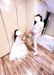 Ang sobrang malambing at inosenteng maliit na asong si "Little Sheep Meie" ay sinanay ng kanyang ama kasama ang kanyang matalik na kaibigan, at ang kanyang maliit na puki ay napuno ng semilya ng kanyang ama. Siya ay isang napaka-rosas at cute na
