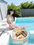 2024 년 대만 교정기 미인 [RayRay Rui Rui]는 슈퍼마켓에서 큰 가슴을 노출하고 양면 3P 섹스를하며 거의 얼굴을 보이지 않는 혜택을 트윗했습니다.