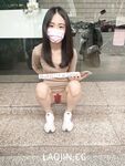 2024 년 대만 교정기 미인 [RayRay Rui Rui]는 슈퍼마켓에서 큰 가슴을 노출하고 양면 3P 섹스를하며 거의 얼굴을 보이지 않는 혜택을 트윗했습니다.