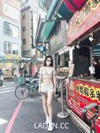 2024 년 대만 교정기 미인 [RayRay Rui Rui]는 슈퍼마켓에서 큰 가슴을 노출하고 양면 3P 섹스를하며 거의 얼굴을 보이지 않는 혜택을 트윗했습니다.