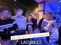 2024 년 대만 교정기 미인 [RayRay Rui Rui]는 슈퍼마켓에서 큰 가슴을 노출하고 양면 3P 섹스를하며 거의 얼굴을 보이지 않는 혜택을 트윗했습니다.