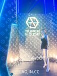 2024 년 대만 교정기 미인 [RayRay Rui Rui]는 슈퍼마켓에서 큰 가슴을 노출하고 양면 3P 섹스를하며 거의 얼굴을 보이지 않는 혜택을 트윗했습니다.