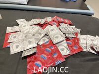 2024 년 대만 교정기 미인 [RayRay Rui Rui]는 슈퍼마켓에서 큰 가슴을 노출하고 양면 3P 섹스를하며 거의 얼굴을 보이지 않는 혜택을 트윗했습니다.