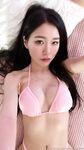 외모와 핫한 코저 'meriol_chan'은 대규모 개인 사진에서 그녀의 얼굴을 보여줍니다. 그녀의 검은 얼굴은 시각 효과로 가득 차 있습니다.