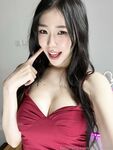 외모와 핫한 코저 'meriol_chan'은 대규모 개인 사진에서 그녀의 얼굴을 보여줍니다. 그녀의 검은 얼굴은 시각 효과로 가득 차 있습니다.
