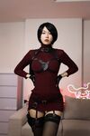 외모와 핫한 코저 'meriol_chan'은 대규모 개인 사진에서 그녀의 얼굴을 보여줍니다. 그녀의 검은 얼굴은 시각 효과로 가득 차 있습니다.