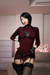 외모와 핫한 코저 'meriol_chan'은 대규모 개인 사진에서 그녀의 얼굴을 보여줍니다. 그녀의 검은 얼굴은 시각 효과로 가득 차 있습니다.