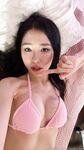 외모와 핫한 코저 'meriol_chan'은 대규모 개인 사진에서 그녀의 얼굴을 보여줍니다. 그녀의 검은 얼굴은 시각 효과로 가득 차 있습니다.