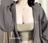 2024年，【重磅】極品清純大奶學妹【小狗】未發第二彈全套付費，發育得真好，私處粉嫩尺度大