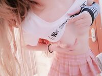 Một khuôn mặt trẻ con của Sakura-chan và bộ ngực khủng
