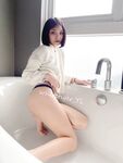 推特清纯极品露脸小母狗【whitetiger_YL】订阅，露出道具调教啪啪3P内射喝圣水花样繁多
