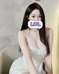 穷人女神富人玩物，顶级性感外围女神『猫小七喷泉』一龙戏二凤？还是水晶配蝴蝶～喷了一地看着自己的投屏好骚
