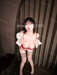 9頭身の体と少し露出した顔を持つ対照的な雌犬の女神「キティ」は、舌を突き出し、目を丸くして頭蓋内オーガズムに達するまで、父親に犯されたいと思っています。 。