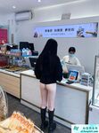 推特超A完美身材嫩妹【Luna000yu】专注户外多场景大胆露出，真空出门地铁游乐场超市人前露逼