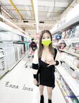 最新8月流出，推特八字大奶露脸反差婊【Emma18Y】高价订阅福利，勇闯有人男厕景区超市露出道具紫薇野战啪啪