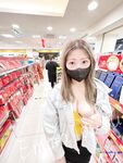 最新8月流出，推特八字大奶露脸反差婊【Emma18Y】高价订阅福利，勇闯有人男厕景区超市露出道具紫薇野战啪啪