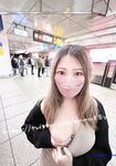 最新8月流出，推特八字大奶露脸反差婊【Emma18Y】高价订阅福利，勇闯有人男厕景区超市露出道具紫薇野战啪啪