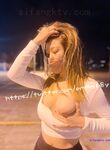 最新8月流出，推特八字大奶露脸反差婊【Emma18Y】高价订阅福利，勇闯有人男厕景区超市露出道具紫薇野战啪啪