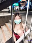 最新8月流出，推特八字大奶露脸反差婊【Emma18Y】高价订阅福利，勇闯有人男厕景区超市露出道具紫薇野战啪啪