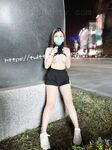 最新8月流出，推特八字大奶露脸反差婊【Emma18Y】高价订阅福利，勇闯有人男厕景区超市露出道具紫薇野战啪啪