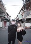 最新8月流出，推特八字大奶露脸反差婊【Emma18Y】高价订阅福利，勇闯有人男厕景区超市露出道具紫薇野战啪啪