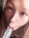 最新8月流出，推特八字大奶露脸反差婊【Emma18Y】高价订阅福利，勇闯有人男厕景区超市露出道具紫薇野战啪啪
