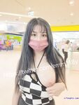 最新8月流出，推特八字大奶露脸反差婊【Emma18Y】高价订阅福利，勇闯有人男厕景区超市露出道具紫薇野战啪啪