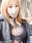 最新8月流出，推特八字大奶露脸反差婊【Emma18Y】高价订阅福利，勇闯有人男厕景区超市露出道具紫薇野战啪啪