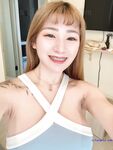 最新8月流出，推特八字大奶露脸反差婊【Emma18Y】高价订阅福利，勇闯有人男厕景区超市露出道具紫薇野战啪啪