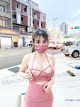 最新8月流出，推特八字大奶露脸反差婊【Emma18Y】高价订阅福利，勇闯有人男厕景区超市露出道具紫薇野战啪啪